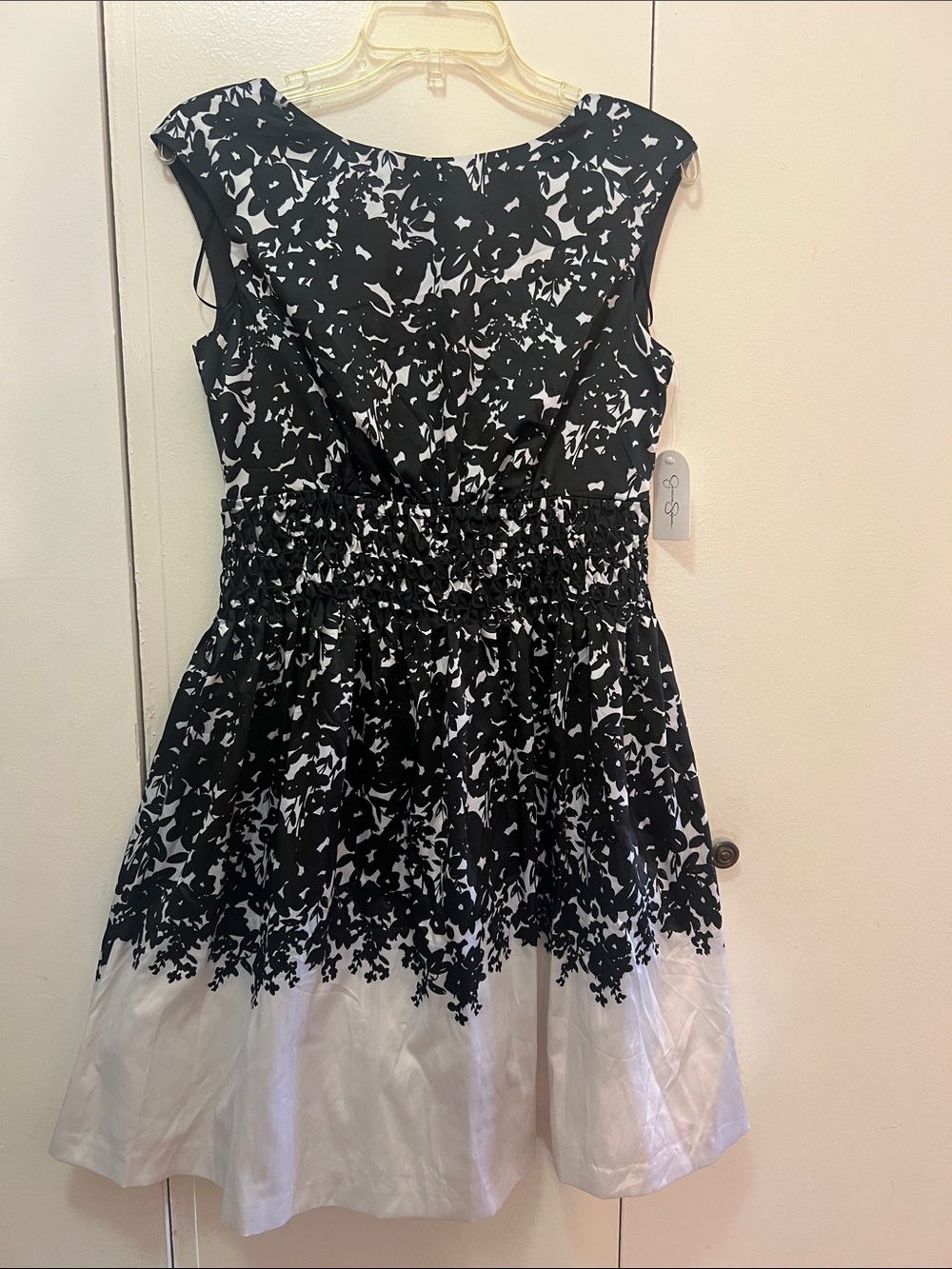 Jessica Simpson Black and White Floral Fit & Flare Dress women size 6